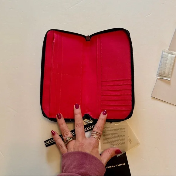 America & Beyond NWT embellished beaded wallet with wristlet - black butterfly - Picture 10 of 12